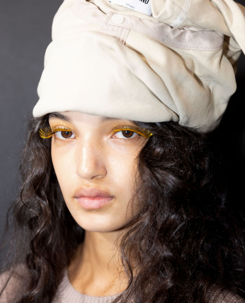 2026 makeup trends gold eyelashes at moschino