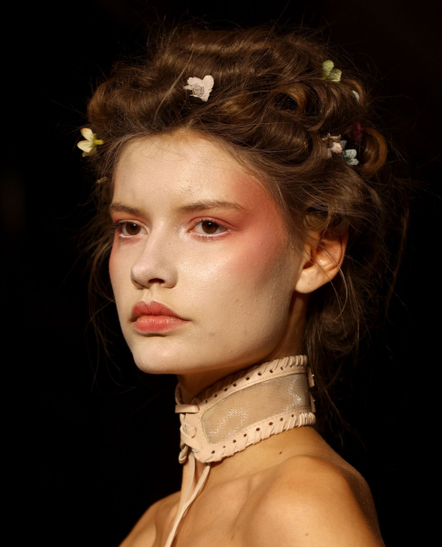 2026 Makeup Trends 80s blush Aadnevik